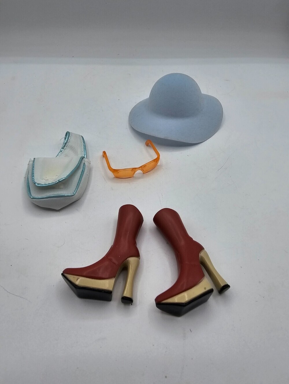 Lot of Vintage Bratz Doll Shoes Hat Glasses Y2K Platform Heels Brown Boots - Picture 2 of 2